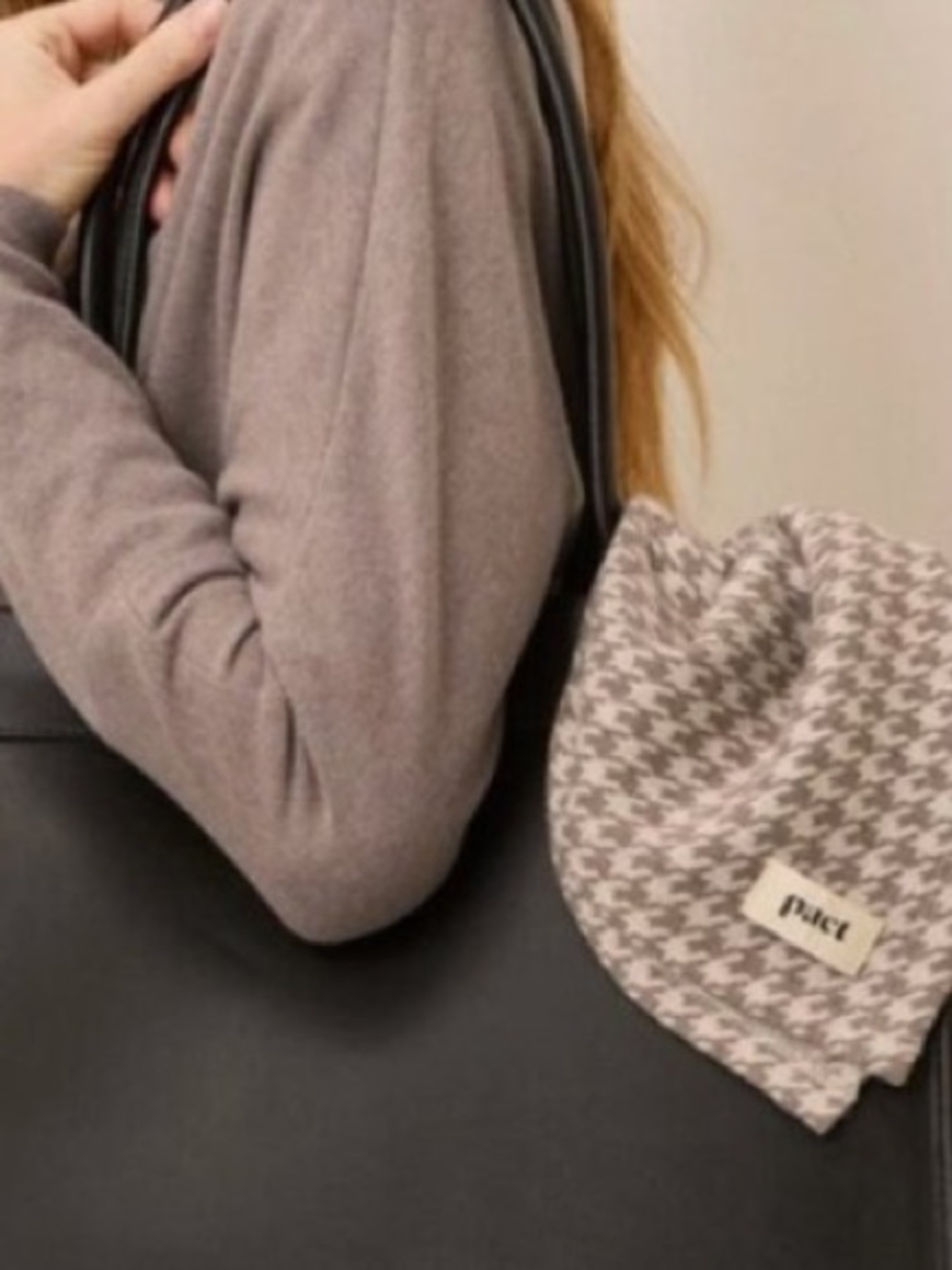 PACT ORGANIC COTTON AIRPLANE TRAVEL WRAP HEATHER GRAY HOUNDSTOOTH - Picture 2 of 4